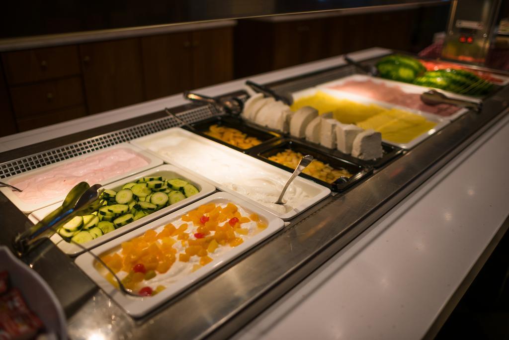 Three Stars Beach Hotel 모라이티카 외부 사진